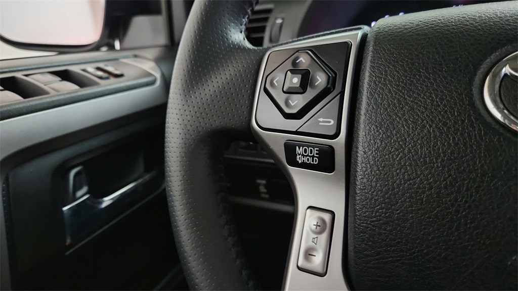 2019 Toyota 4Runner SR5 photo 22