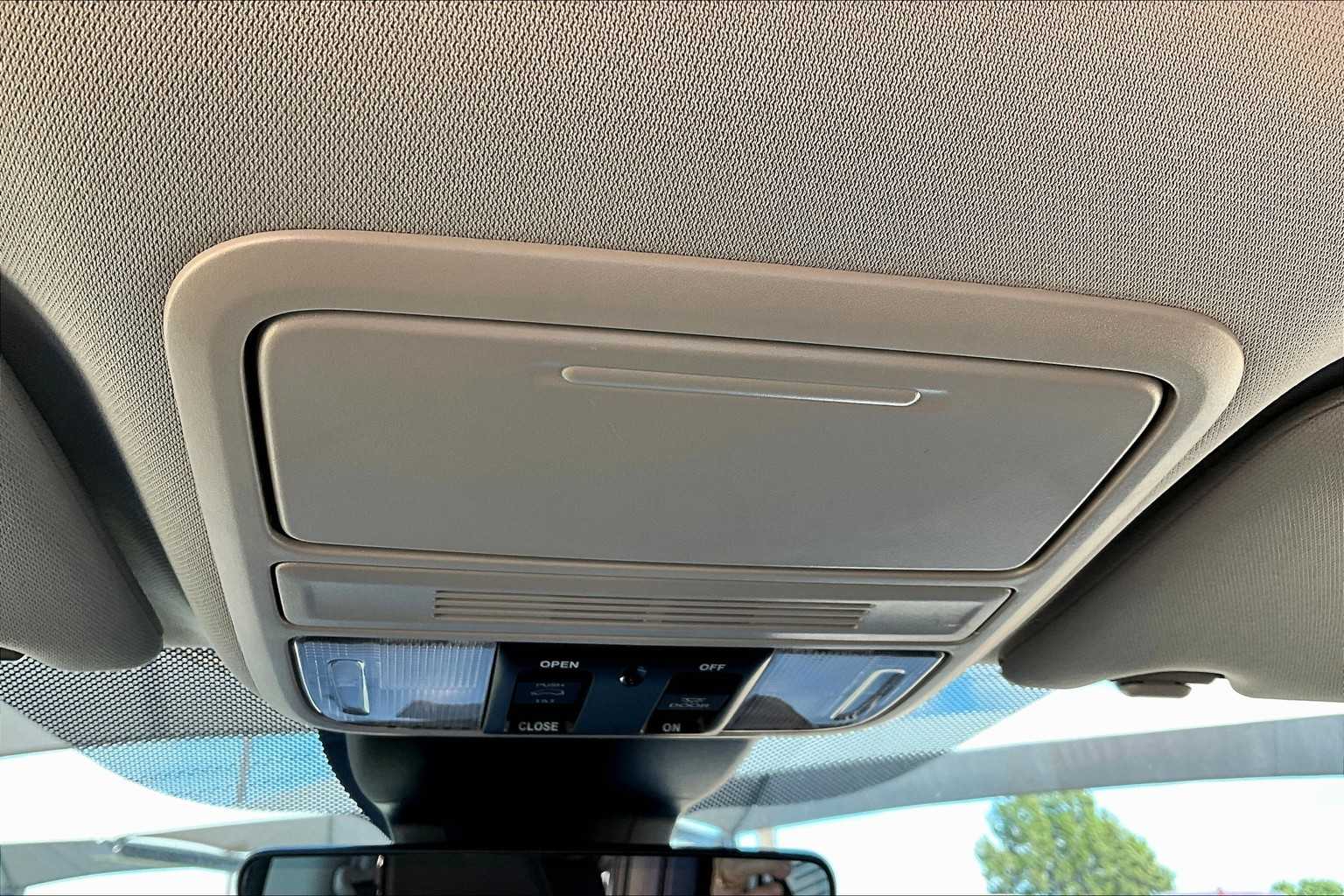 2026 Honda Odyssey Touring photo 14