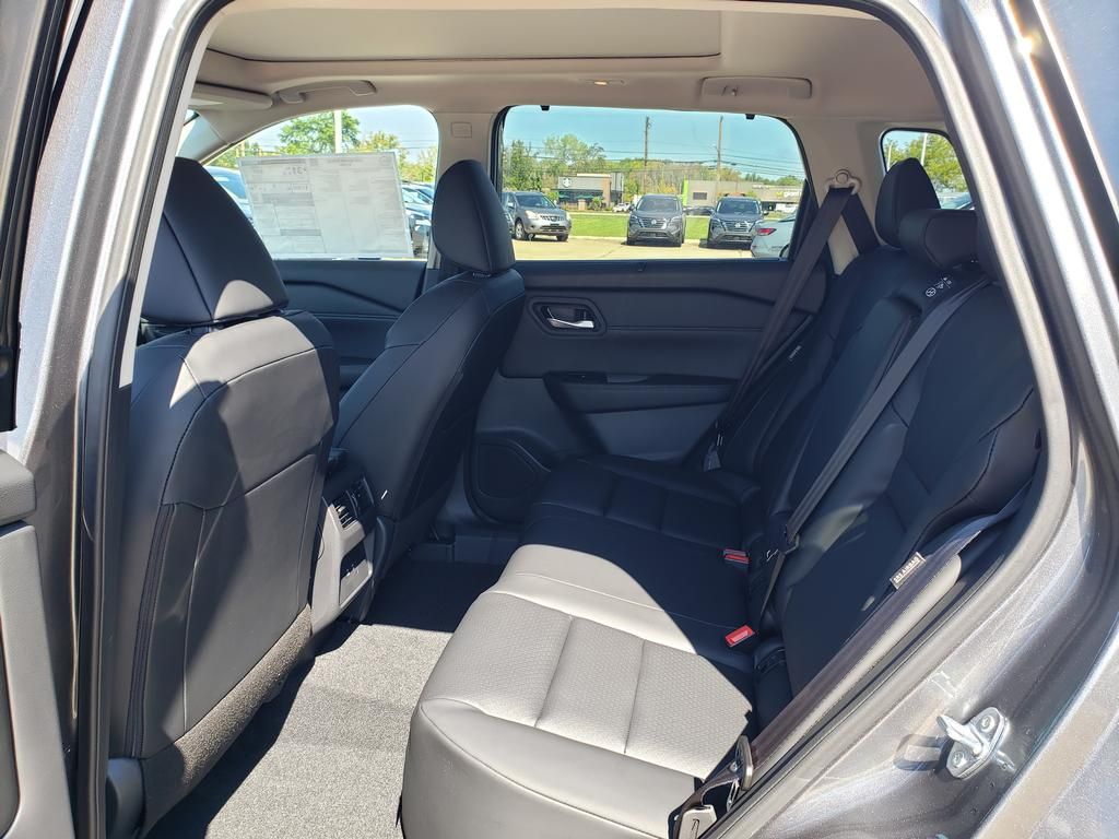 2026 Nissan Rogue SV photo 6