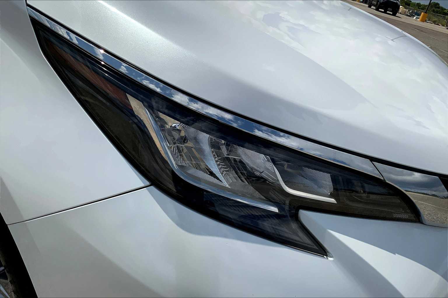 2023 Toyota Sienna XLE photo 26