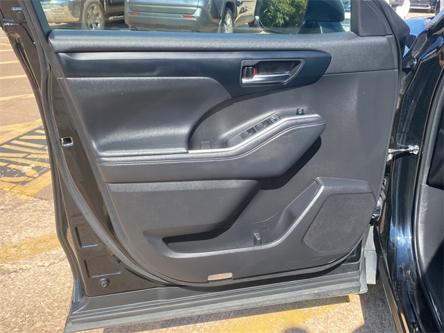 2022 Toyota Highlander XLE photo 19