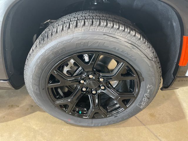 2025 Jeep Wagoneer L Series II Carbide photo 15