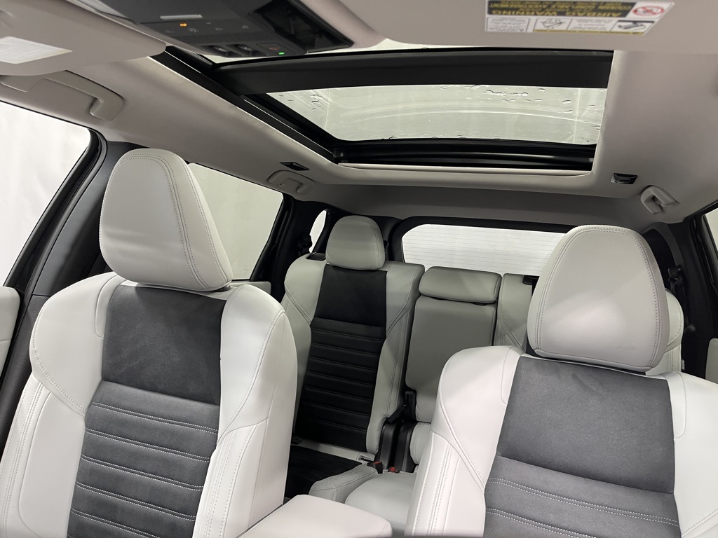 2025 Mitsubishi Outlander SE photo 8