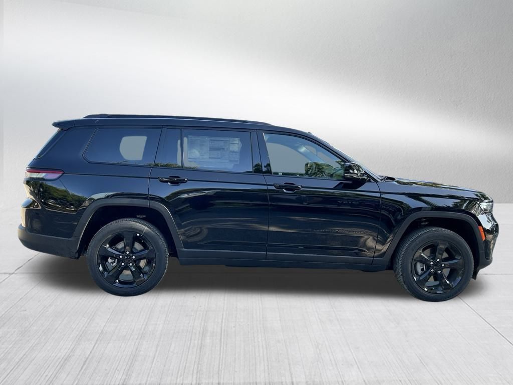 2024 Jeep Grand Cherokee Altitude photo 3