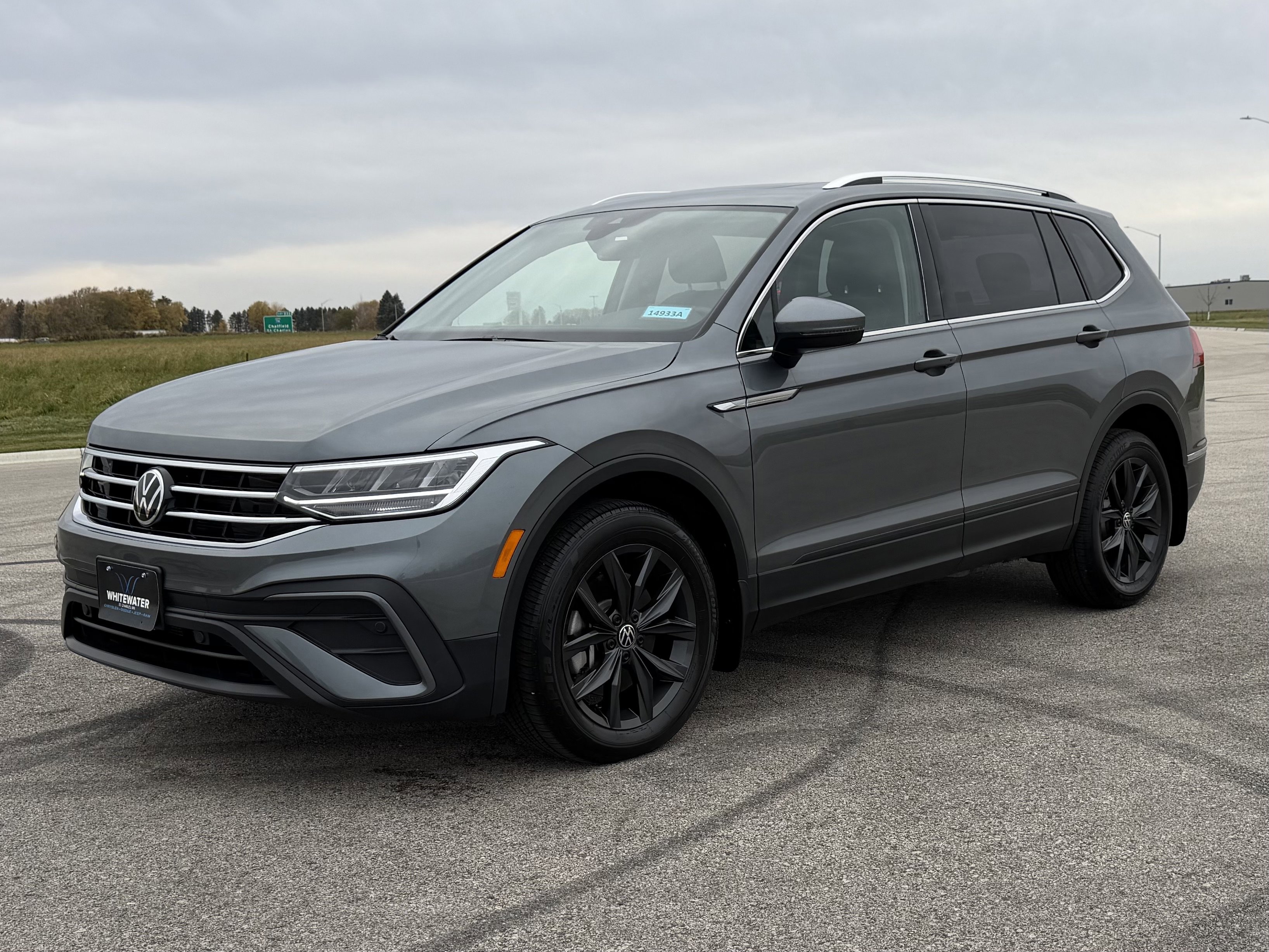 Used 2024 Volkswagen Tiguan SE with VIN 3VVMB7AX2RM064990 for sale in Burnsville, Minnesota