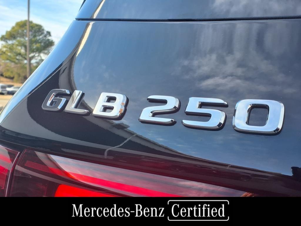 2025 Mercedes Benz GLB 250 photo 2