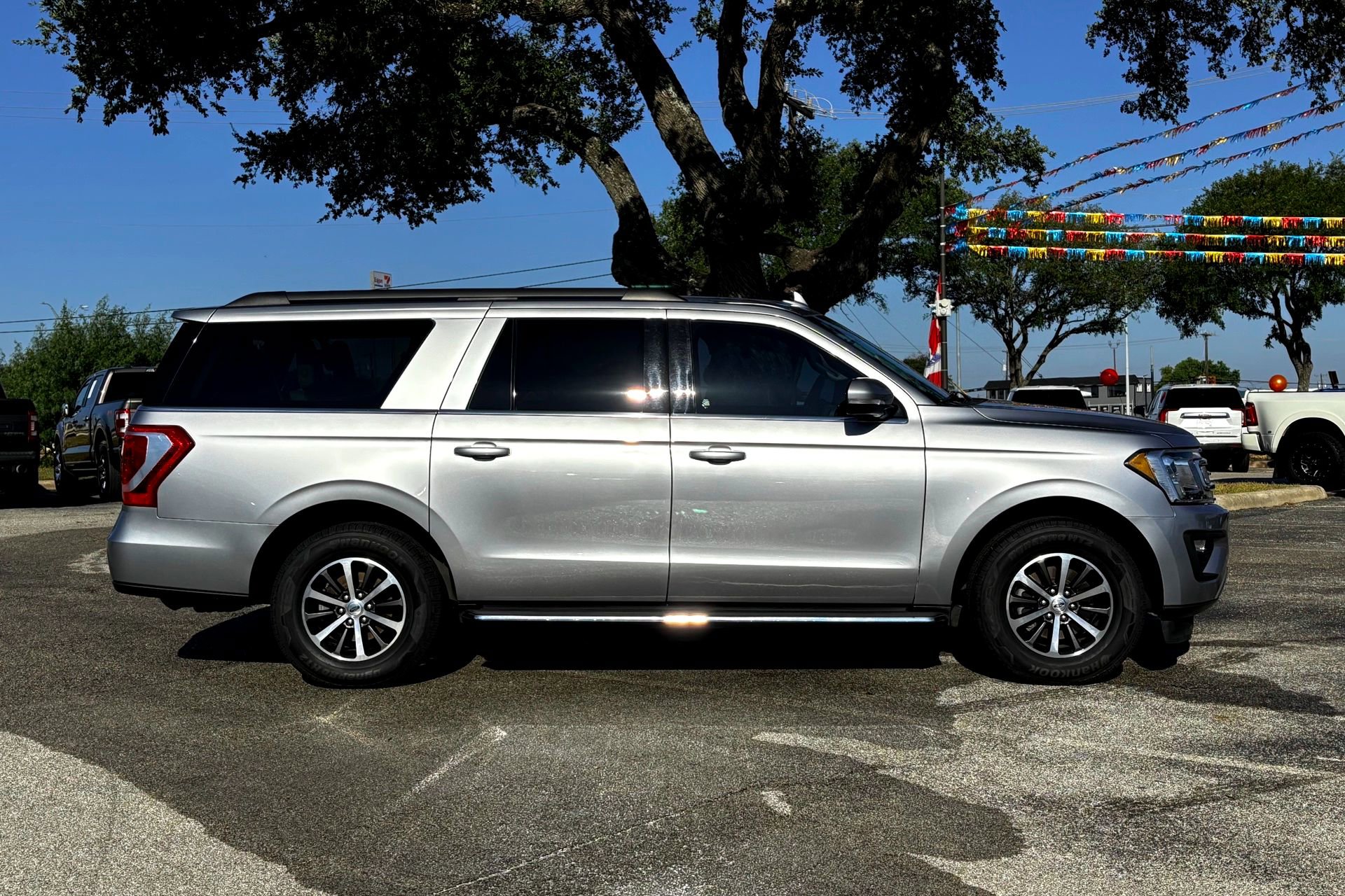 2021 Ford Expedition MAX XLT photo 3