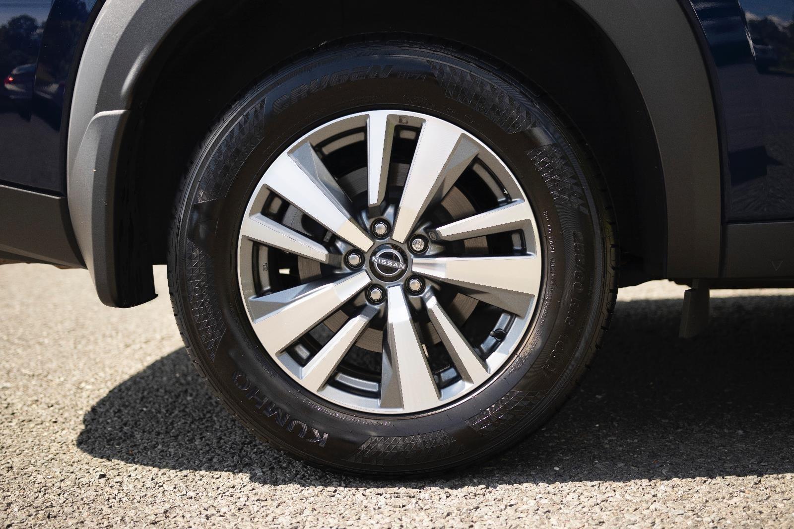 2024 Nissan Pathfinder SL photo 24