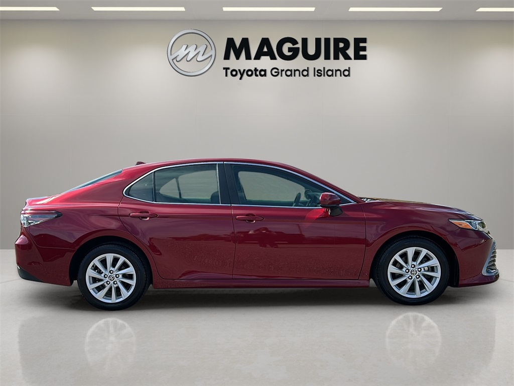 2022 Toyota Camry LE photo 2
