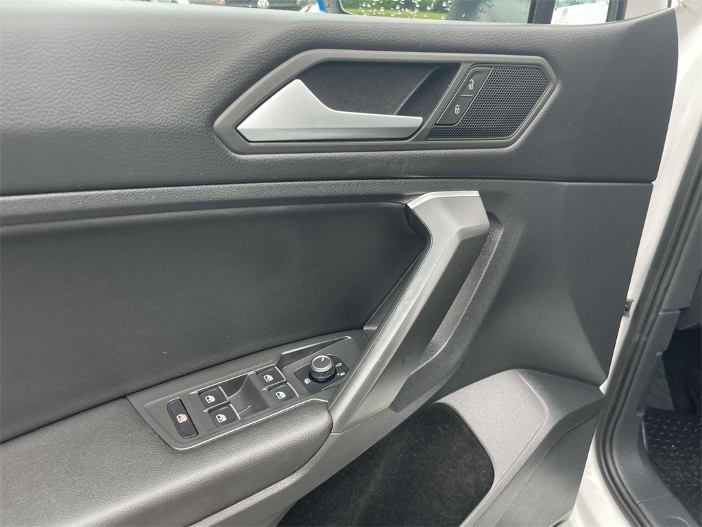 2021 Volkswagen Tiguan SE photo 16