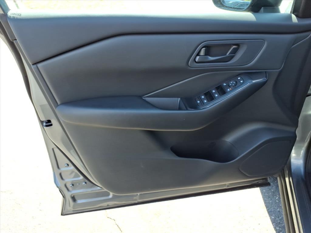 2024 Nissan Rogue S photo 3