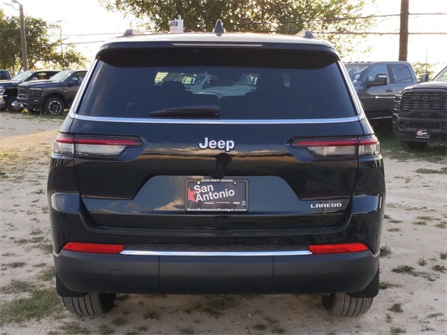 2025 Jeep Grand Cherokee Laredo photo 6