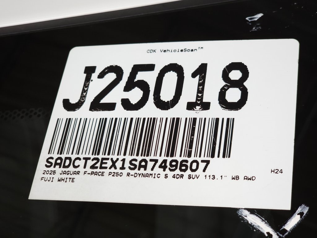 2025 JAGUAR F-PACE - Image 32