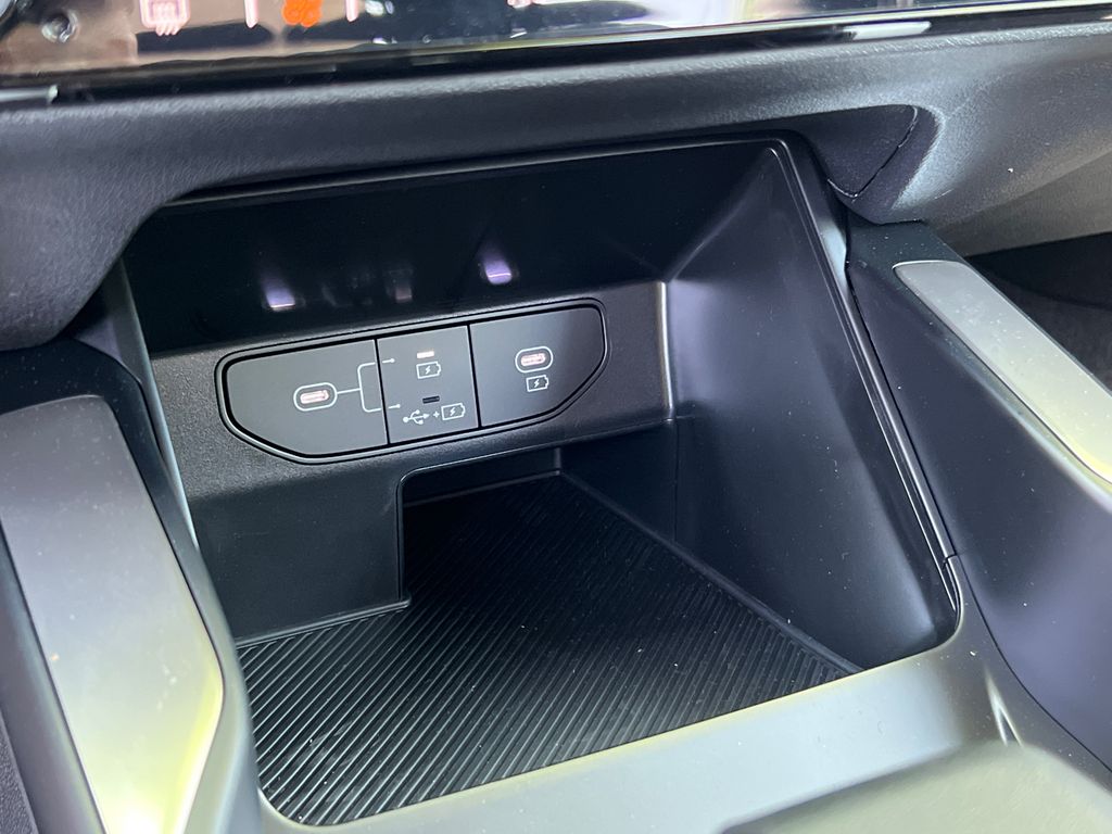 2025 Kia Sorento LX photo 23