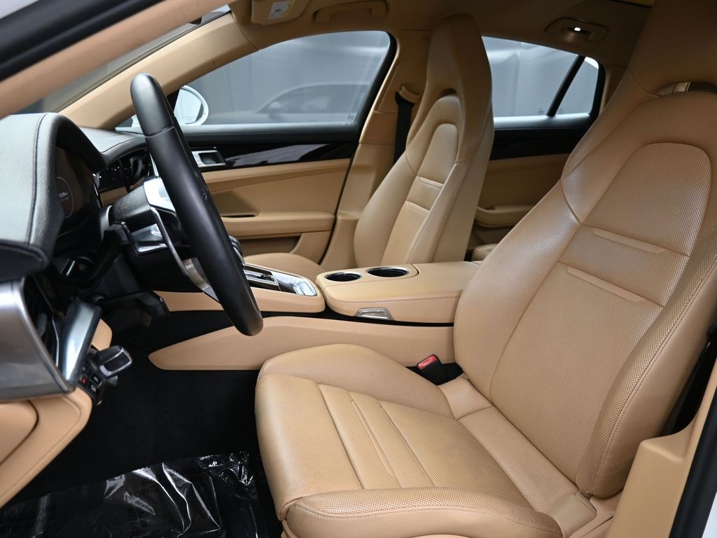 2019 Porsche Panamera Base photo 4
