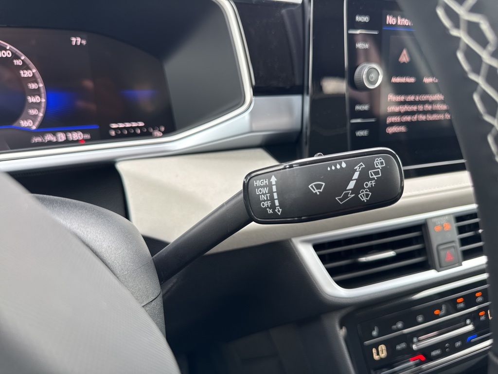 2025 Volkswagen Taos SE photo 31