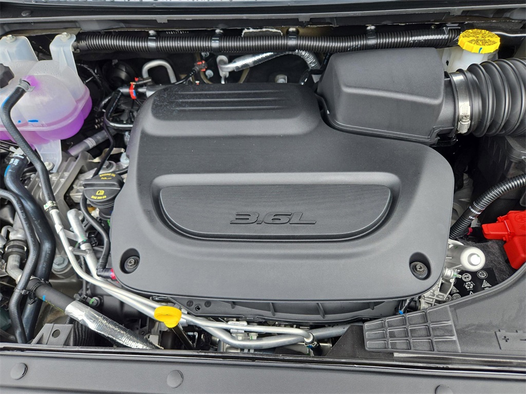 2026 Chrysler Voyager LX photo 9