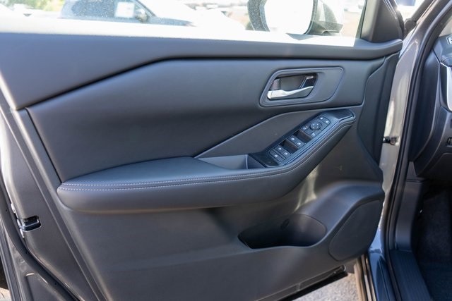 2026 Nissan Rogue SV photo 10