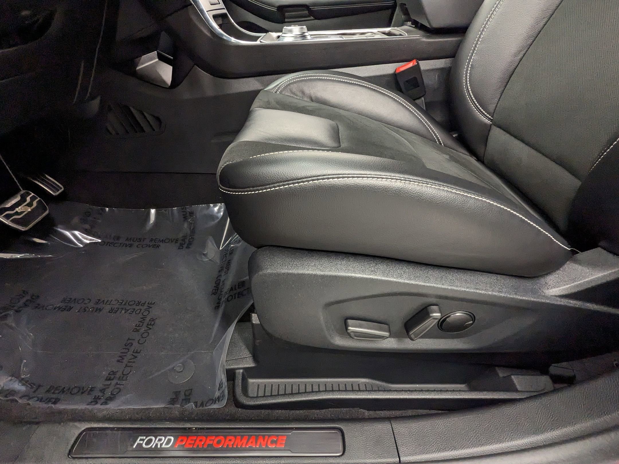 2021 Ford Edge ST photo 10