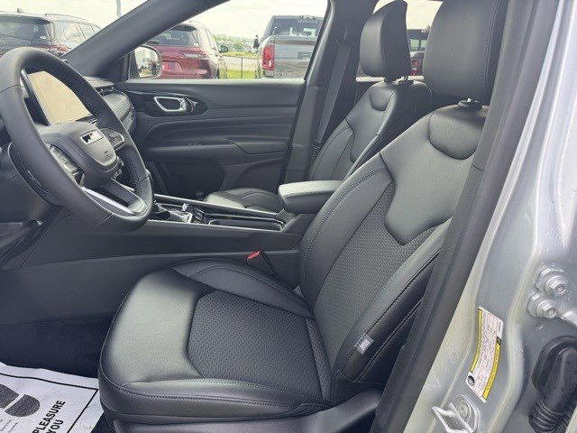 2025 Jeep Compass Latitude photo 8