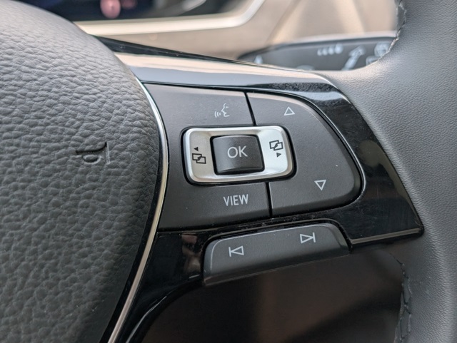 2020 Volkswagen Tiguan SEL photo 23