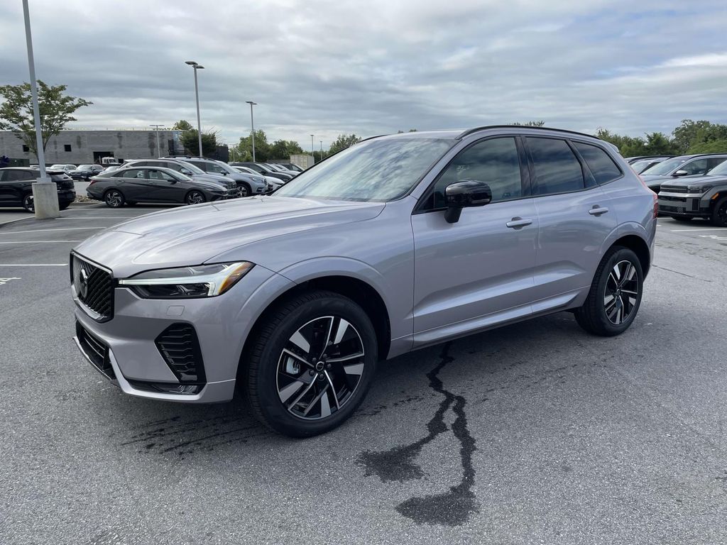 2026 Volvo XC60 B5 Core photo 26