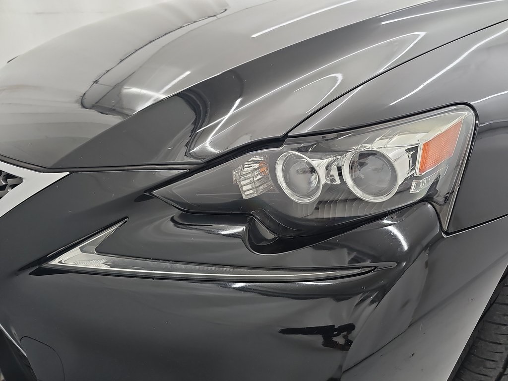 2016 Lexus IS 200t F SPORT photo 34