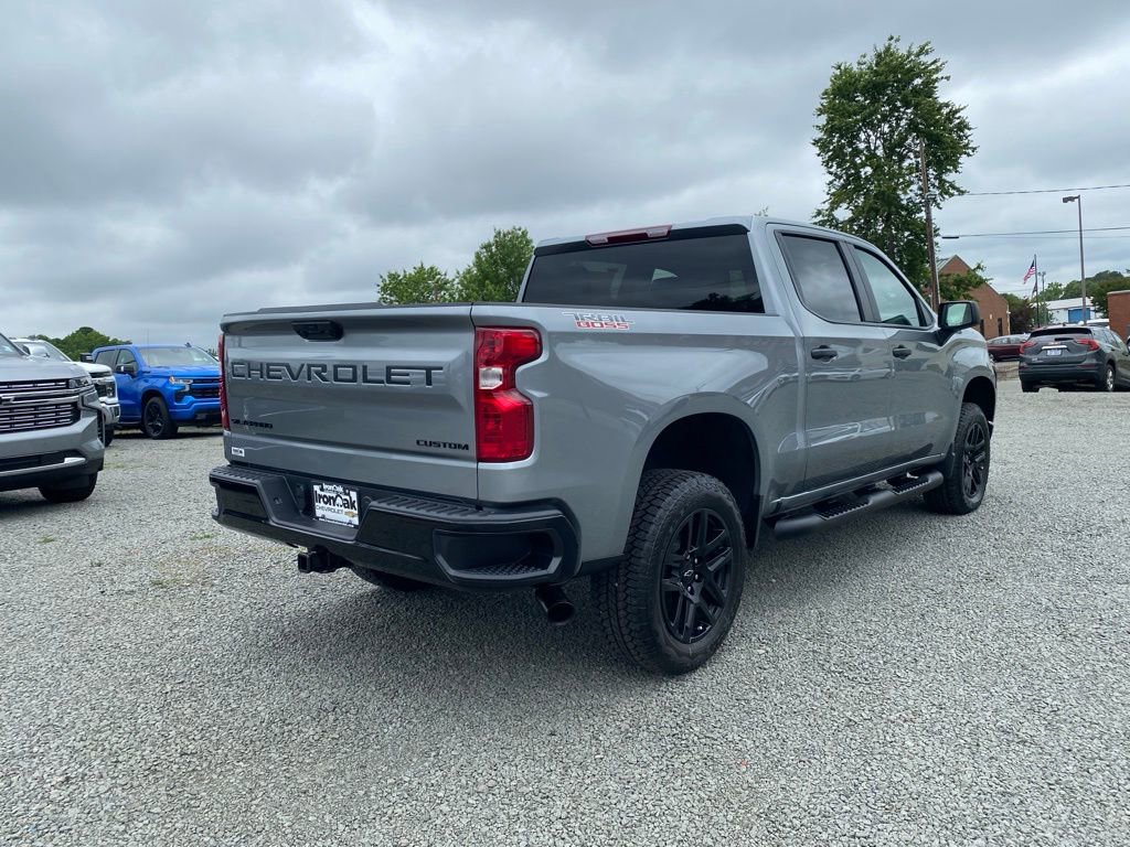 2025 Chevrolet Silverado 1500 Custom photo 3