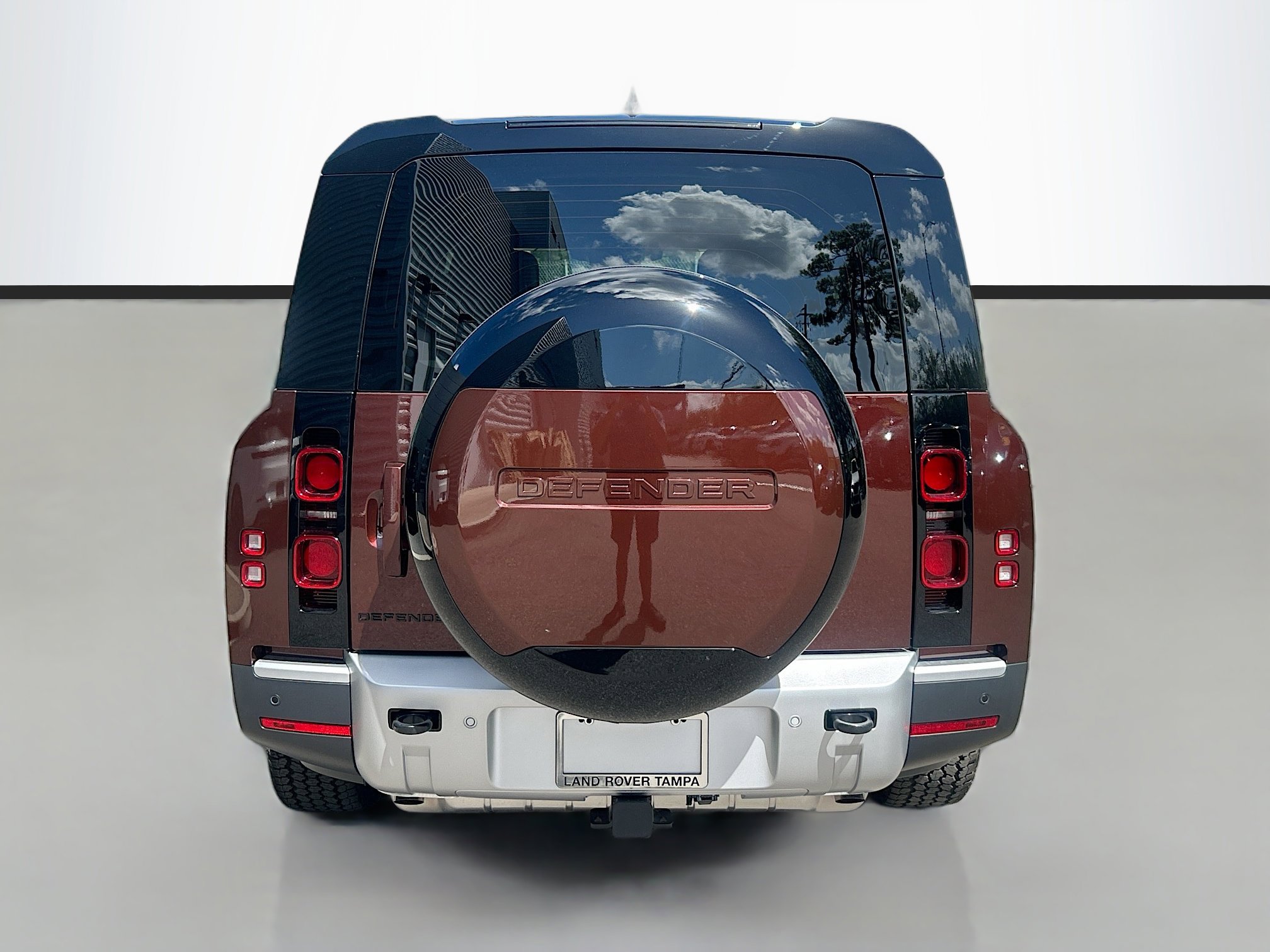 2025 Land Rover Defender 130 S photo 2