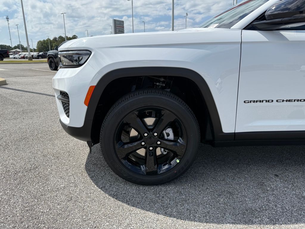 2025 Jeep Grand Cherokee Altitude photo 25