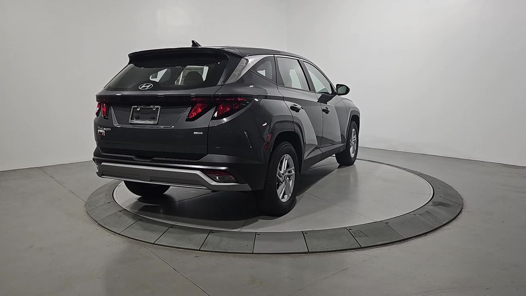 2026 Hyundai Tucson SE photo 5