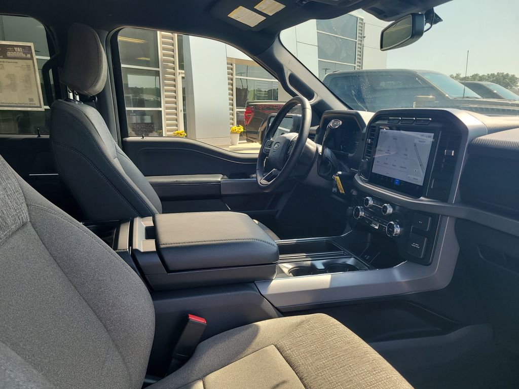 2024 Ford F-150 XLT photo 24
