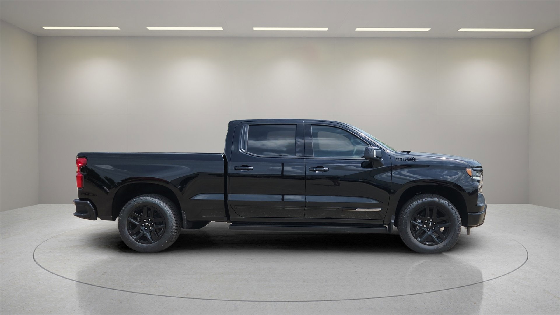 2025 Chevrolet Silverado 1500 High Country photo 2