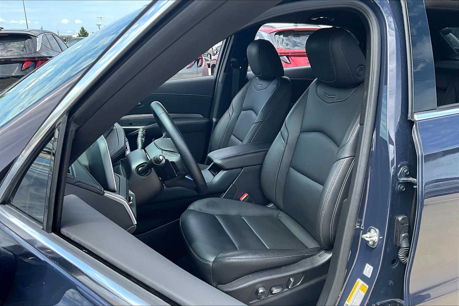 2025 Cadillac XT4 Premium Luxury photo 7