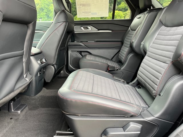 2025 Ford Explorer ST-Line photo 14