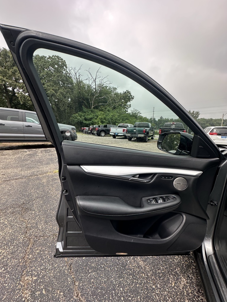 2019 Infiniti QX50 Essential photo 10