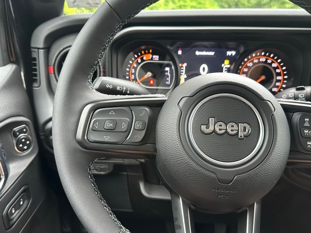 2025 Jeep Wrangler Rubicon photo 18