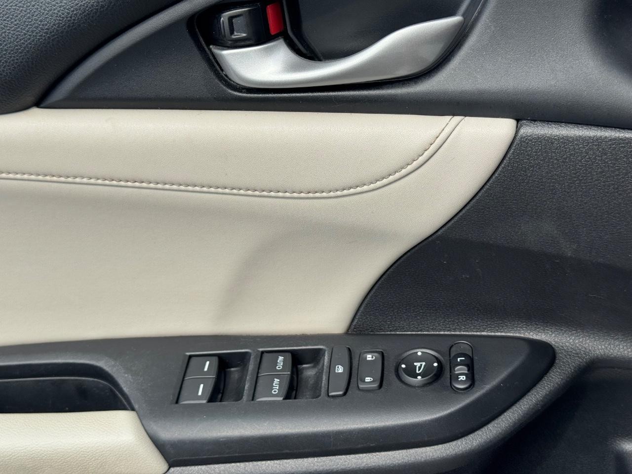 2019 Honda Insight Touring photo 23