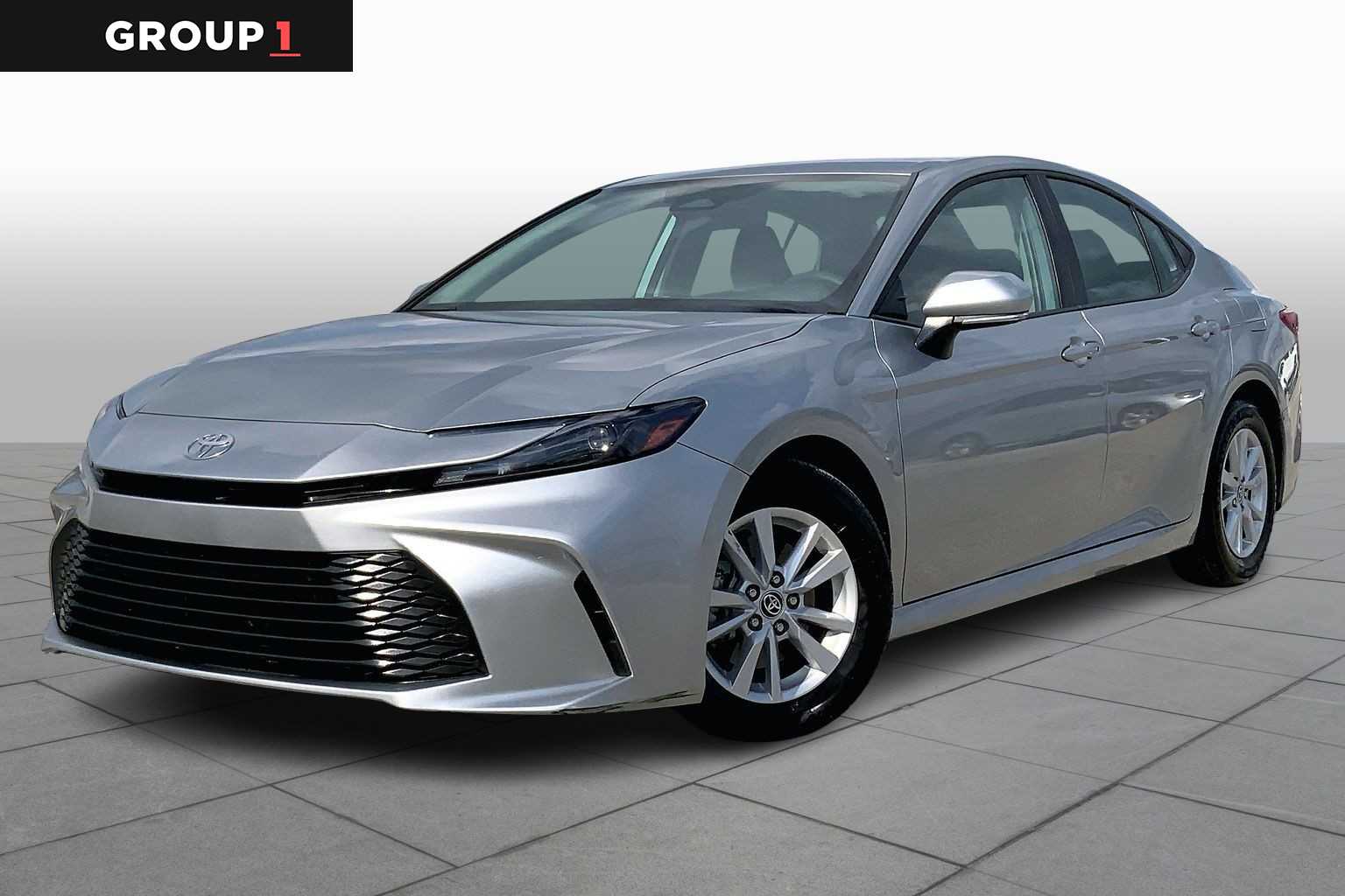 2025 Toyota Camry LE's photo