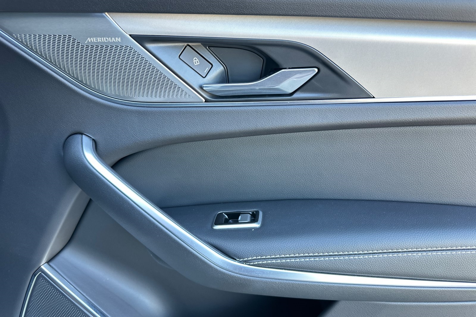 2025 Jaguar F-PACE P250 R-Dynamic S photo 18