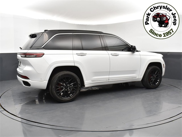 2022 Jeep Grand Cherokee Summit photo 4