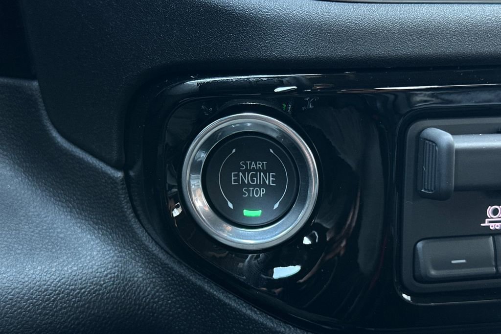 2025 Chevrolet Silverado 1500 LT photo 23