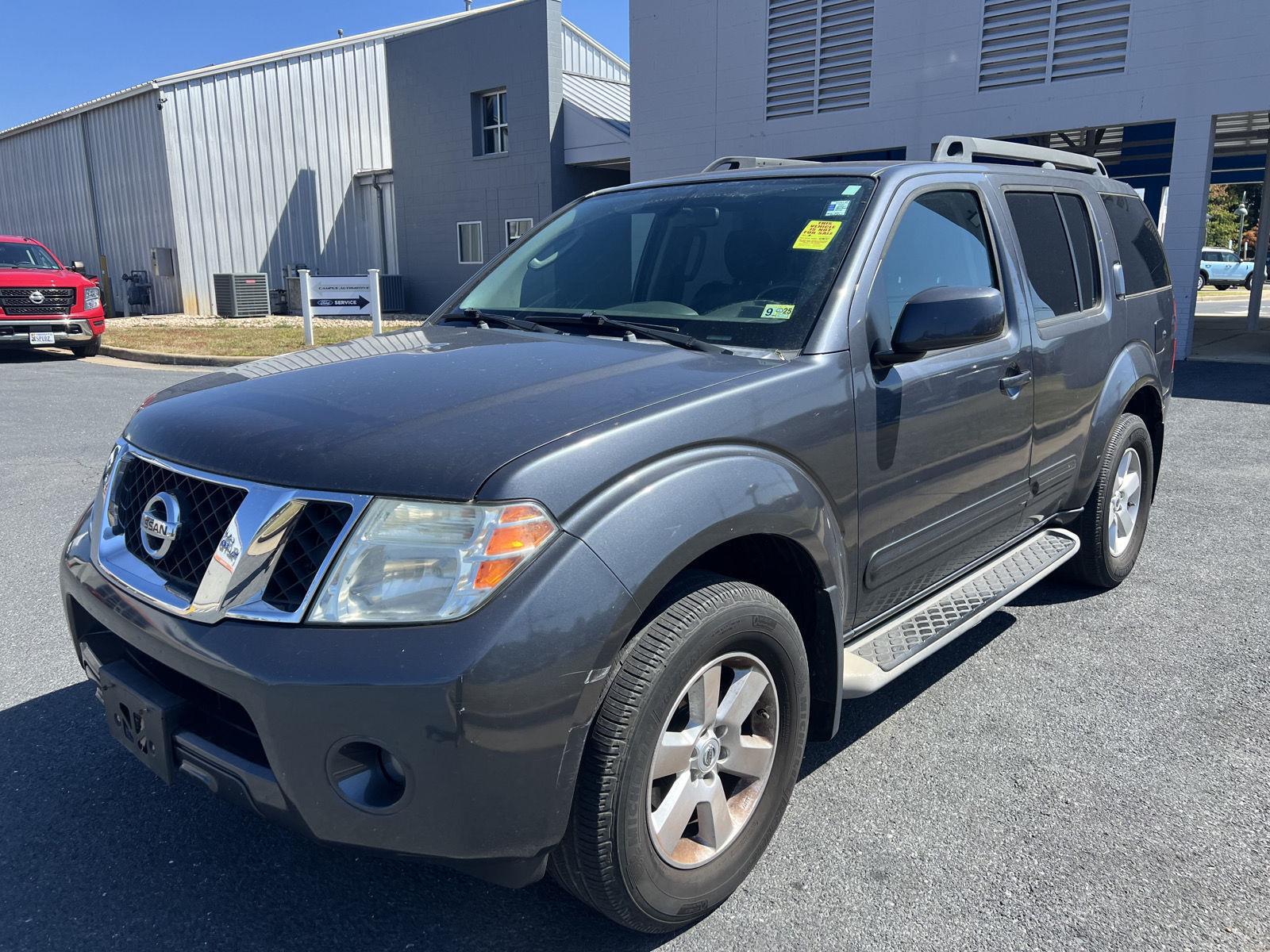 2010 Nissan Pathfinder SE photo 7