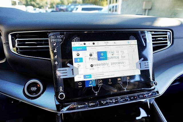 New 2025 Bright White Clear-Coat Exterior Paint Jeep Series II image 30