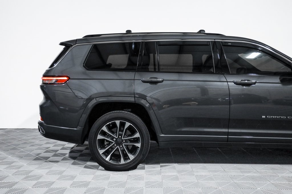 2022 Jeep Grand Cherokee Overland photo 2