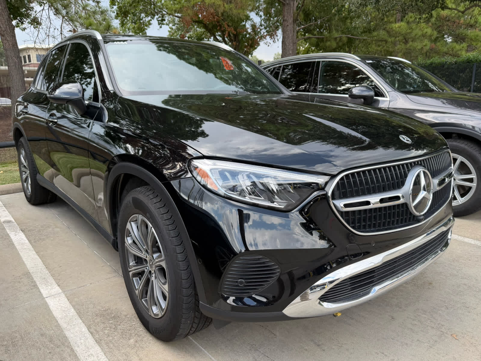 2025 Mercedes Benz GLC 300 photo 4