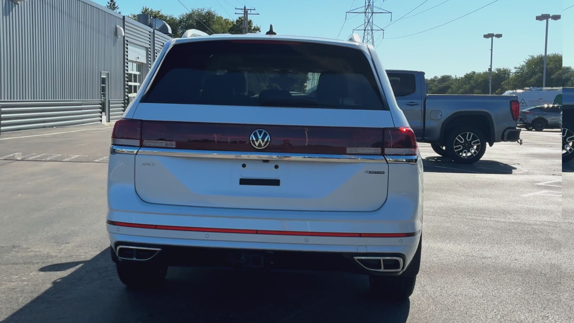 2024 Volkswagen Atlas SEL Premium R-Line photo 3