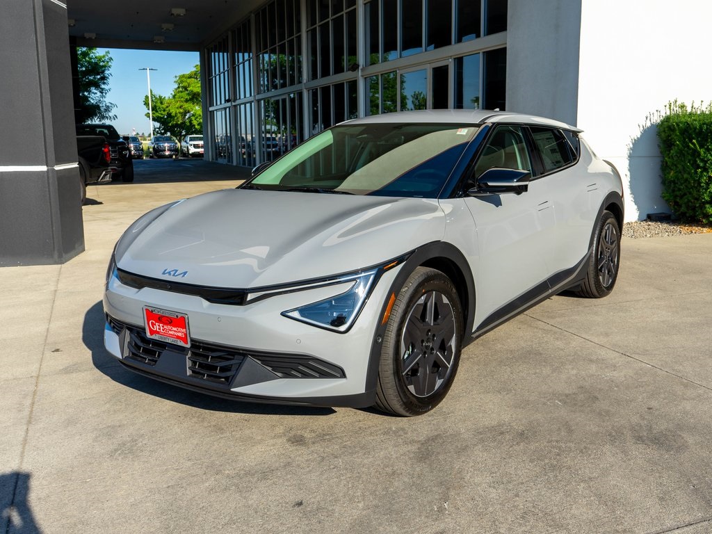 2025 Kia EV6 Light photo 3