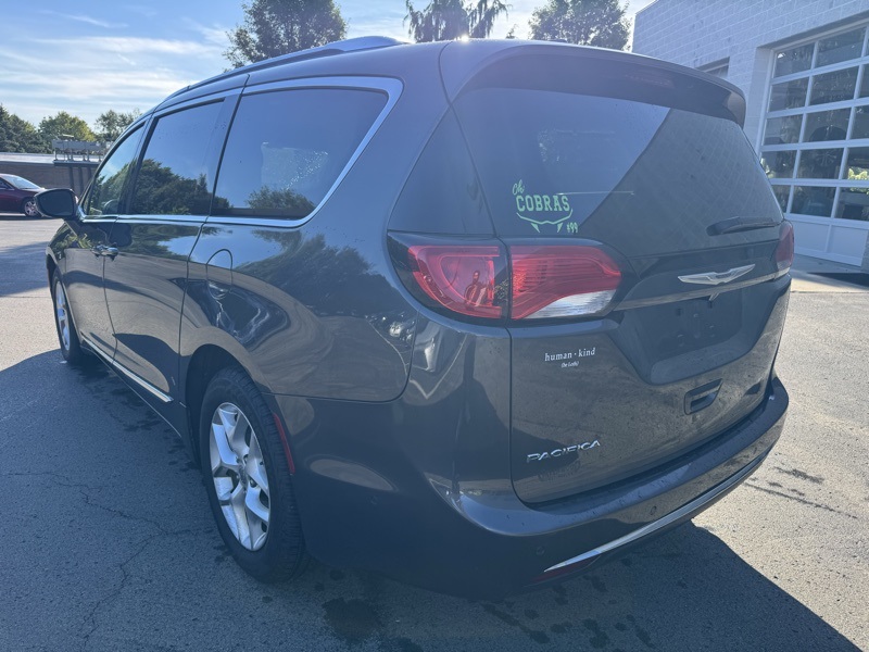 2019 Chrysler Pacifica Touring Plus photo 4