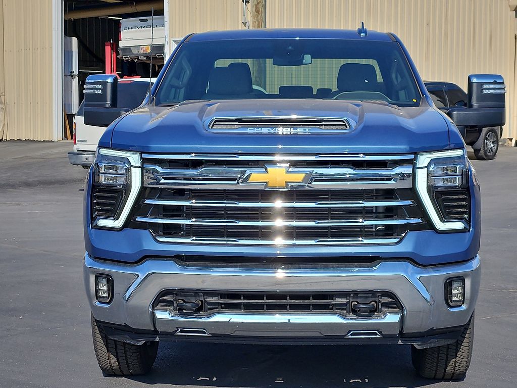 2025 Chevrolet Silverado 2500HD LTZ photo 3